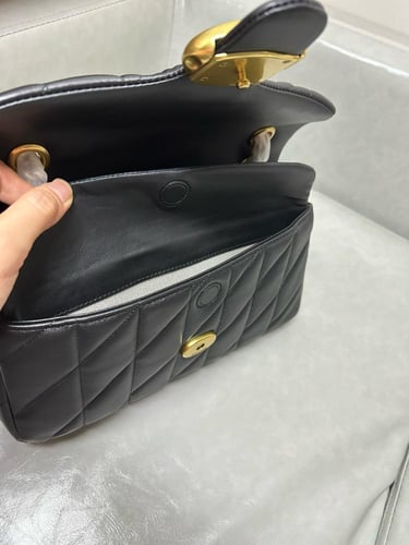 كوتش تابي لوقو ذهبي