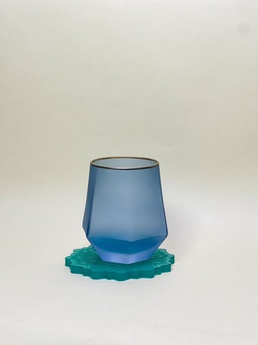 كوب زجاجي لون ازرق