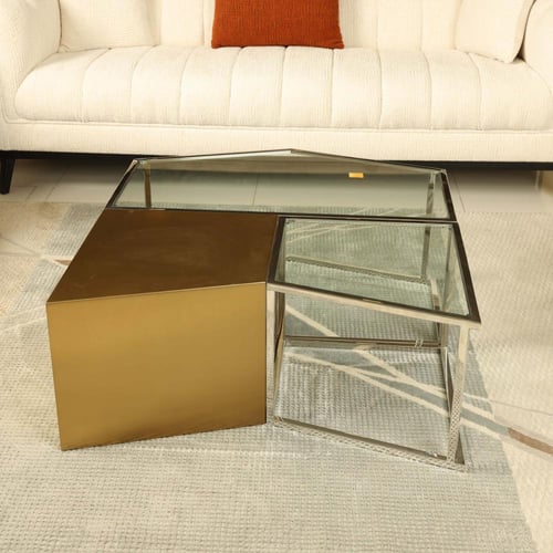 طاولة بمكعب