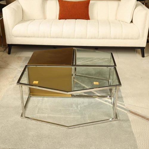 طاولة بمكعب