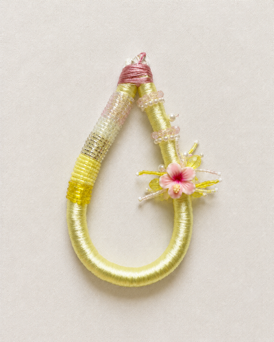 مـيـدالـيــة زهــرة الـلـيـمـون | Lemon Blossom Charm