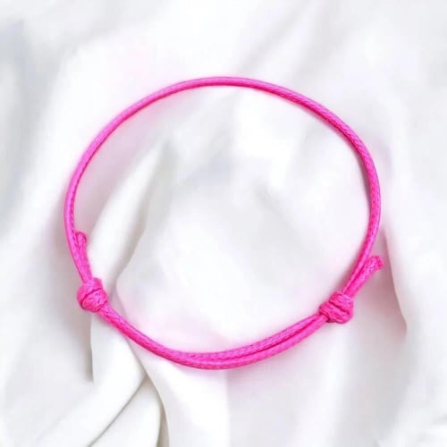 سوارة مميزة مع اضافة عبارة (Good Luck) و لولو طبيع...