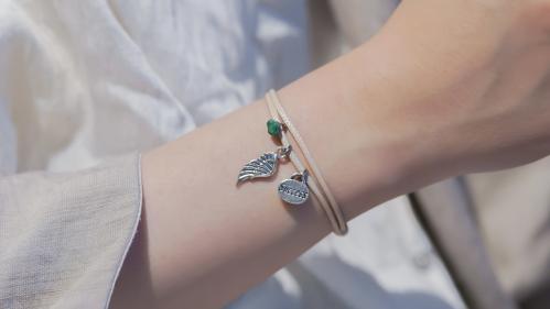 اسوارة الجناح مع اضافه عبارة (success ) و احجار مل...