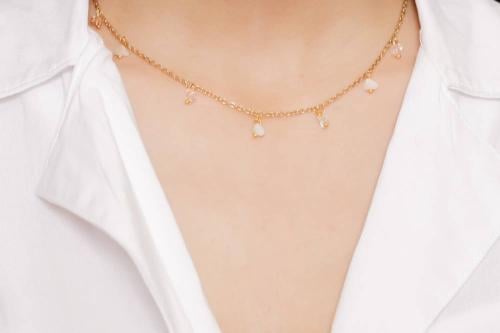 شوكر مطلي ذهب مع اضافة كرستالات طبيعي