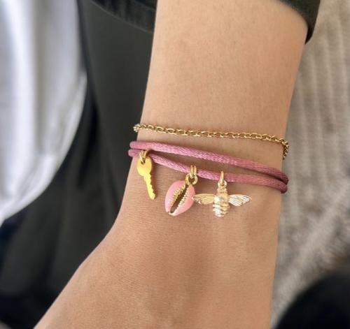 اسوره باضافه نحله مطليه ذهب و صدف ملون و مفتاح مطل...