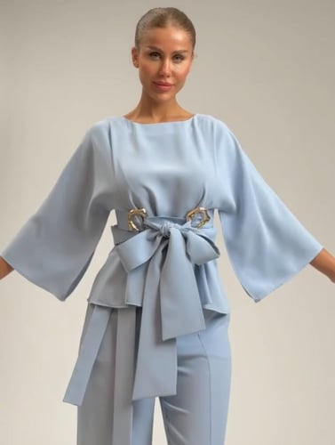 طقم سماوي بلوزة بربطة خصر و بنطلون