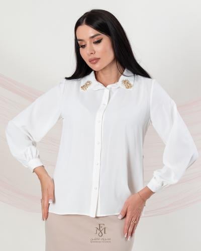 بلوزه ابيضّ بياقه مزينه
