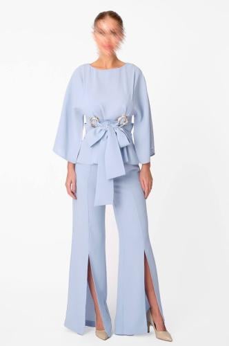 طقم سماوي بلوزة بربطة خصر و بنطلون