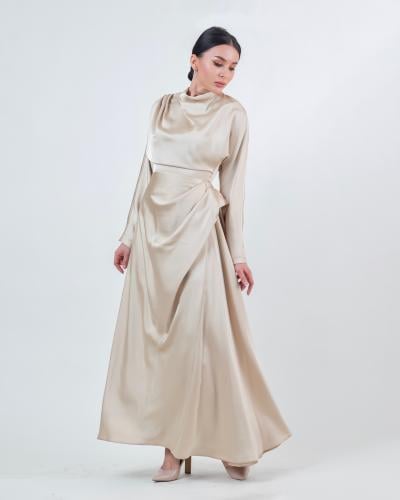 فستان ستان طويل و ناعم