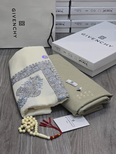 طقم هديه رجاليه ماركة جفنشي