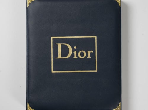 شماغ ديور احمر فاتح إصدار 2026