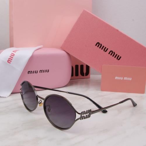 نظاره ميو ميو Miu Miu مع الملحقات