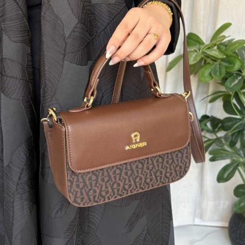 شنطه نسائيه اقنر مع الملحقات