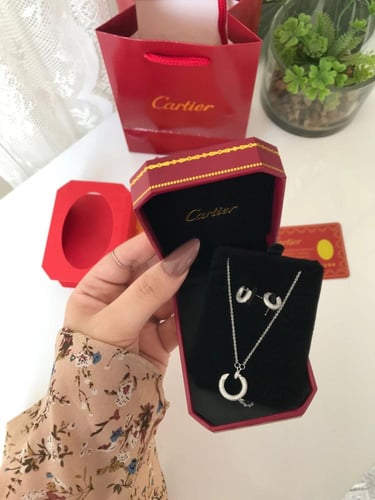 سلسال كارتير مع حلق اذن