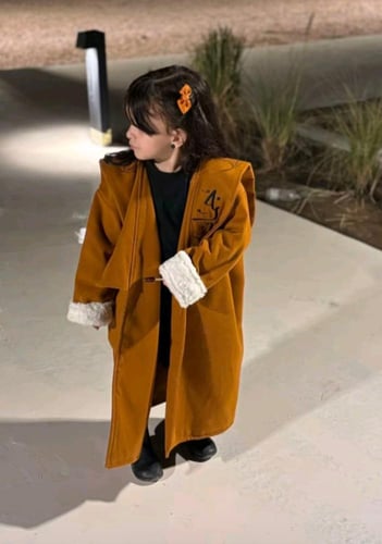 فروه اطفال بالاسم تطريز حسب الطلب