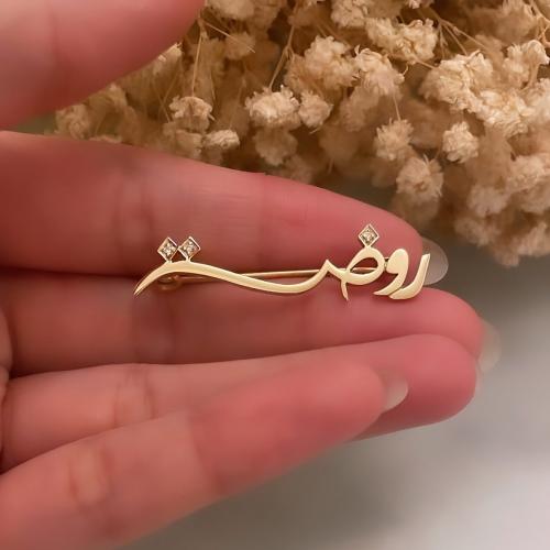 بروش بنات اسم مع فصوص على نقط