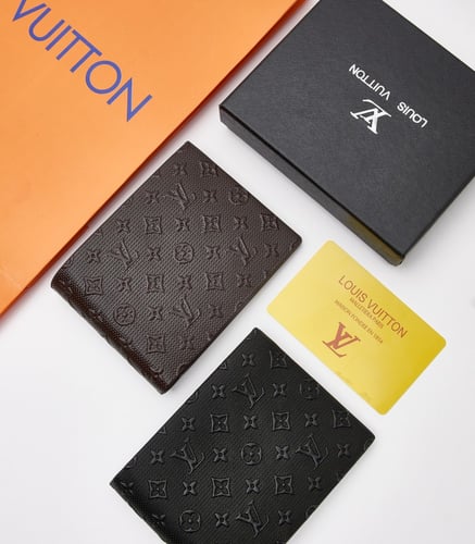 محفظة لويس فيتون مع الملحقات