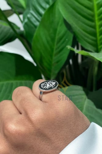 خاتم ملكي اسود بالاسم