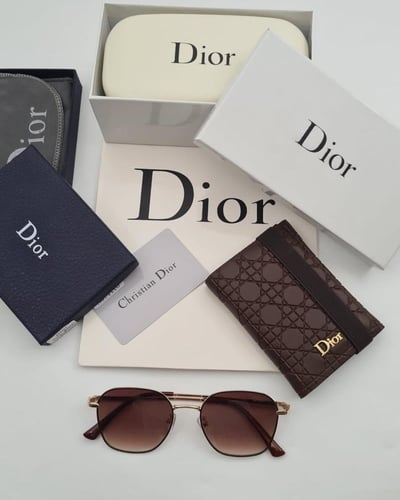 نظاره مع محفظه ماركة ديور