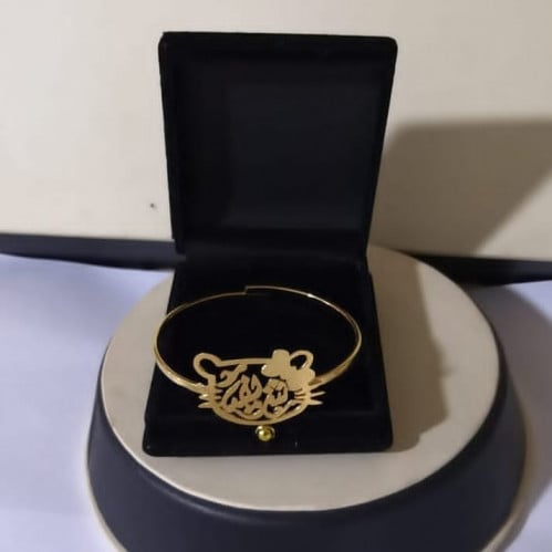 سواره اطفال بناتي بالاسم مطليه بالذهب