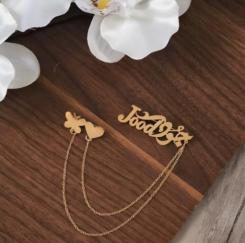 بروش بالاسم مع قلب وفراشه