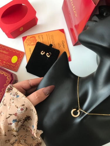 سلسال كارتير مع حلق اذن