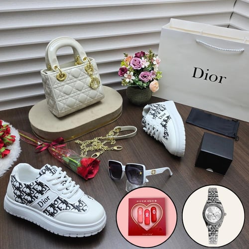 طقم هديه نسائيه شنطه وشوز ديور