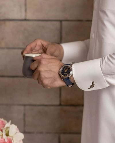 كبكات ثوب رجالي بالاسم