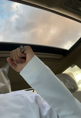 خاتم ملكي اسود بالاسم