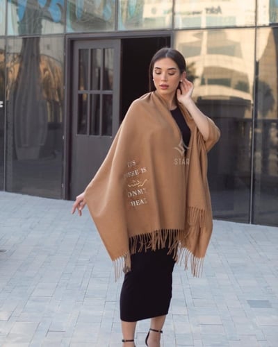 سكارف شتوي نسائي مطرز حسب الطلب