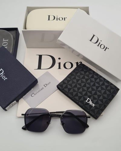 نظاره مع محفظه ماركة ديور