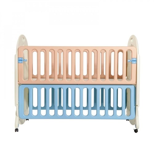 سرير أطفال ملون