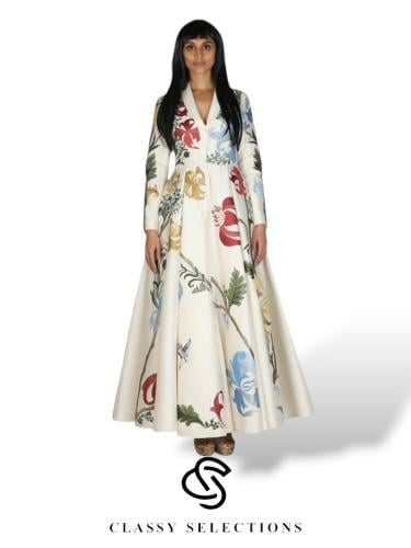 فستان سهرة هندي مطرز بأوراق الأشجار