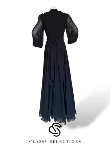 فستان سهره باللون الأسود مزين بالخرز الملون وأحجار...