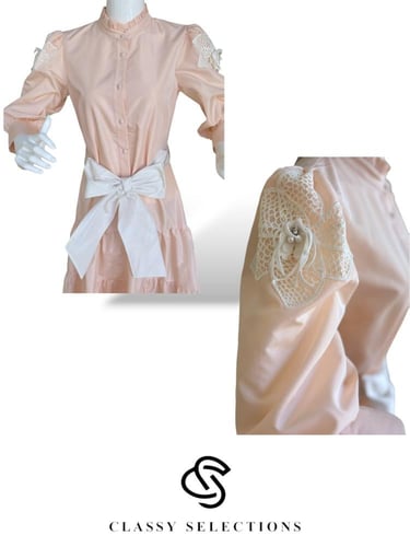 فستان مناسبات باللون النود والأوف وايت