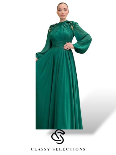 فستان سهره باللون الأخضر مزين بالخرز الملون وأحجار...