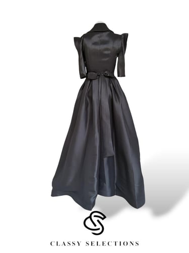 فستان سهره باللون الأسود مزين بالخرز واللؤلؤ