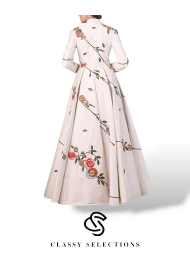 فستان سهرة هندي عاجي مطرز بالورود