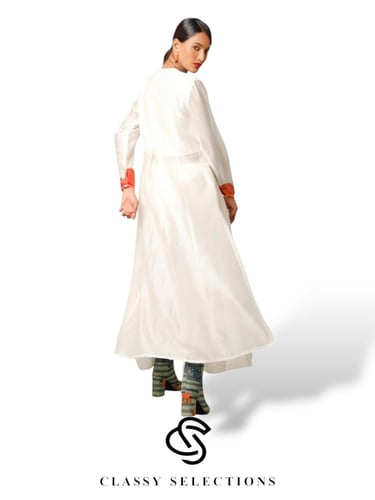 فستان هندي لف مطرز يباقة على شكل حرف V باللون البي...