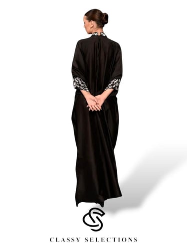 فستان هندي مطرز باللون الأسود