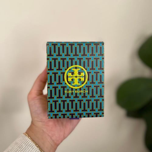 حلق توري بورش لولو ذهبي وابيض