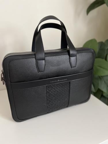 شنطة لابتوب تومي هلفقر جلد أسود