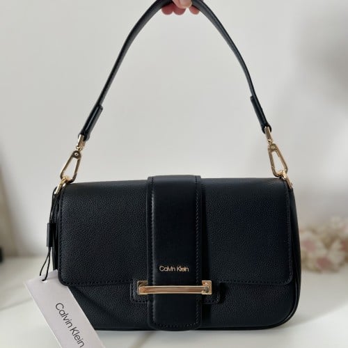 شنطة كلفن كلاين للكتف اسود