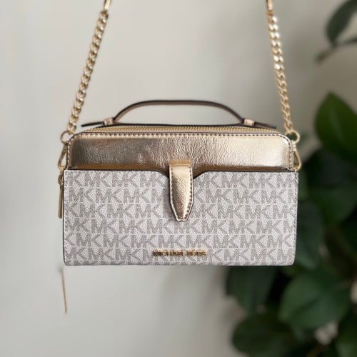 شنطة مايكل كورس top handle ذهبي