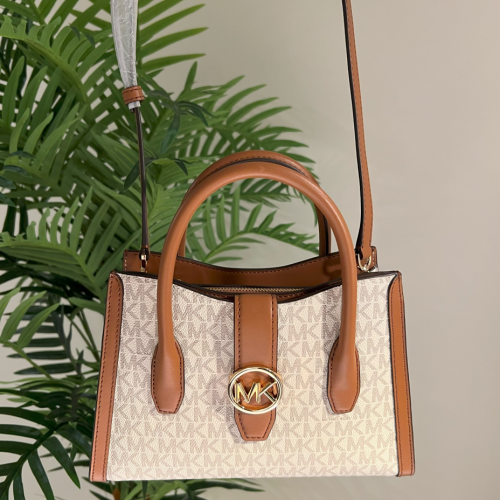 شنطة مايكل كورس كروس بدي Gabby سكري