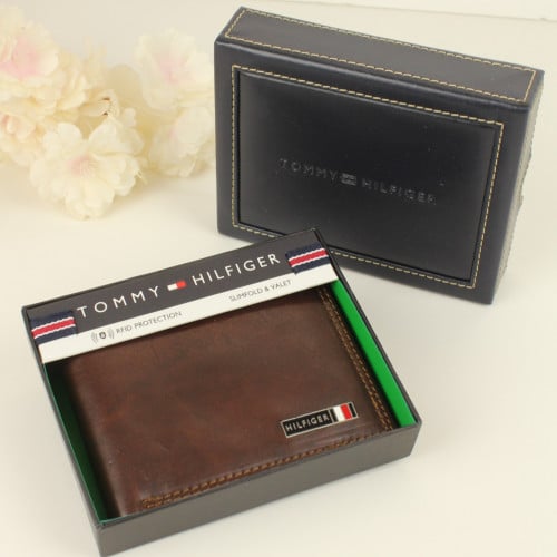 محفظة تومي هلفقر رجالية بني