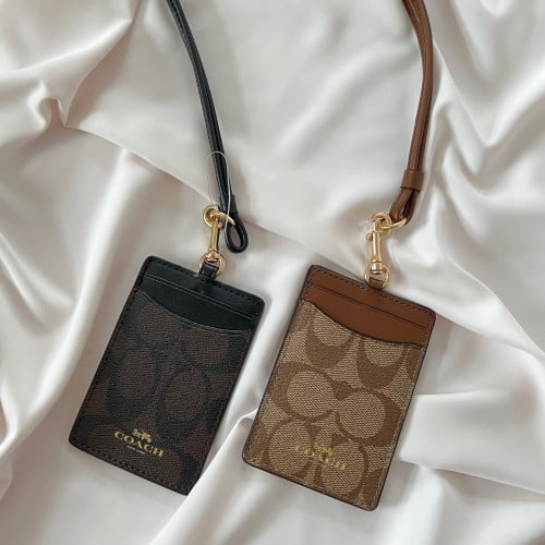 اي دي هولدر كوتش شفاف مع حبل