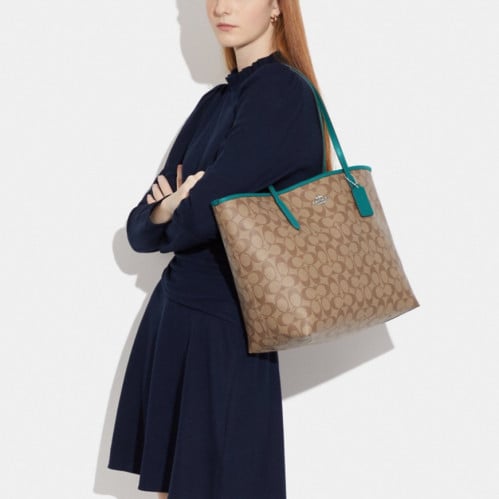 شنطة كوتش للكتف City tote