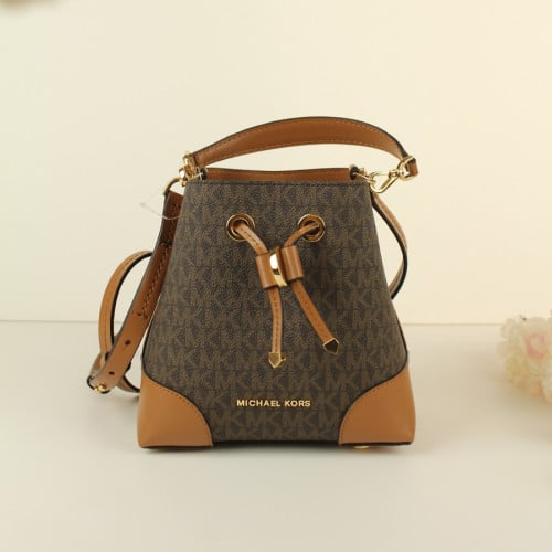 شنطة مايكل كورس كروس بدي Mercer Gallery