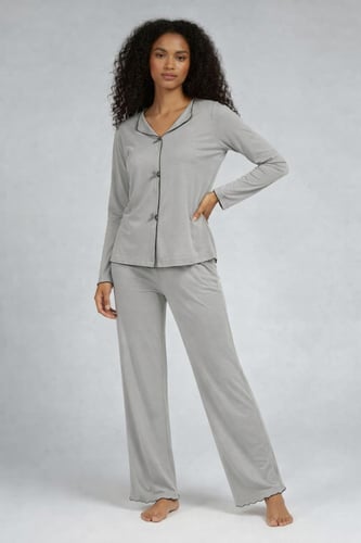 بيجاما نسائية بتفاصيل فيونكة أنيقة – أكمام طويلة و...